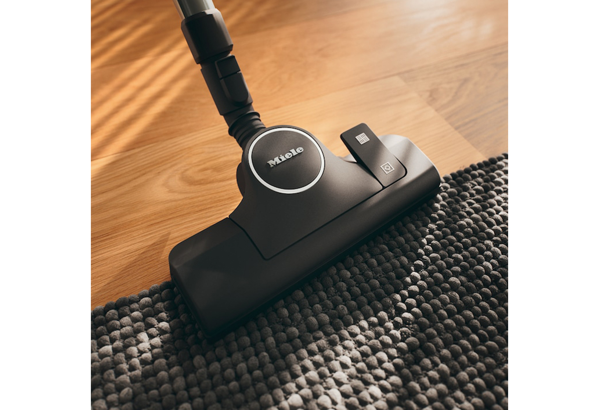 Εστίαση στο κάτω μέρος της σκούπας